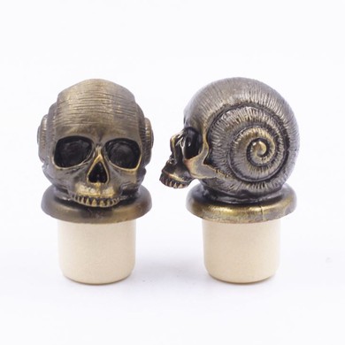 Customized Metal Zinc Alloy Skull Shape Gin Whiskey Tequila Glass Bottle Synthetic Stopper Cork